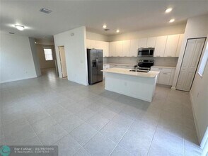 12901 NW 23rd Pl in Miami, FL - Building Photo - Building Photo