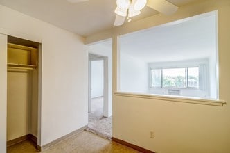 Highland Park Apartments in St. Paul, MN - Foto de edificio - Building Photo