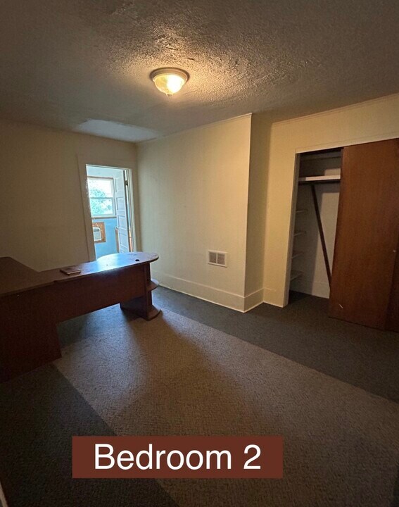 200 W Morrison St-Unit -Downstairs Room B in Fayette, MO - Building Photo