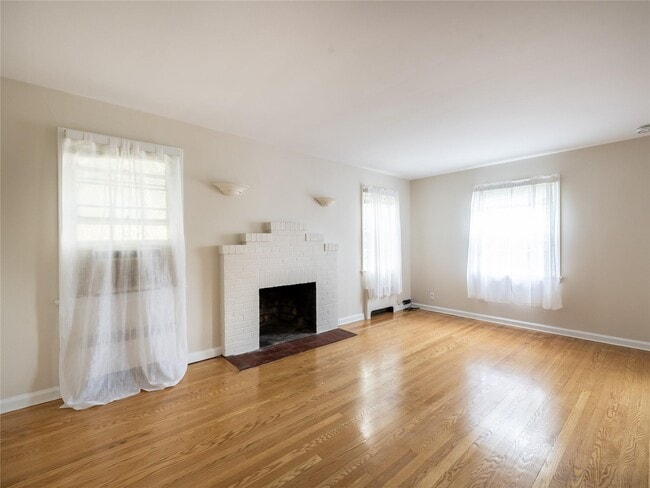 7 Jackson St in Port Washington, NY - Building Photo - Building Photo