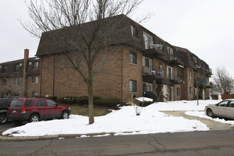 Century Point Apartments in Glendale Heights, IL - Building Photo - Building Photo