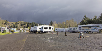 750 Crescent St in Raymond, WA - Foto de edificio - Building Photo