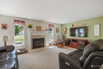 8019 57th Dr NE in Marysville, WA - Foto de edificio - Building Photo