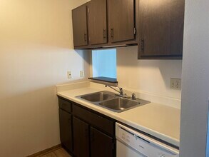 6143 W Cold Spring Rd in Greenfield, WI - Building Photo - Building Photo