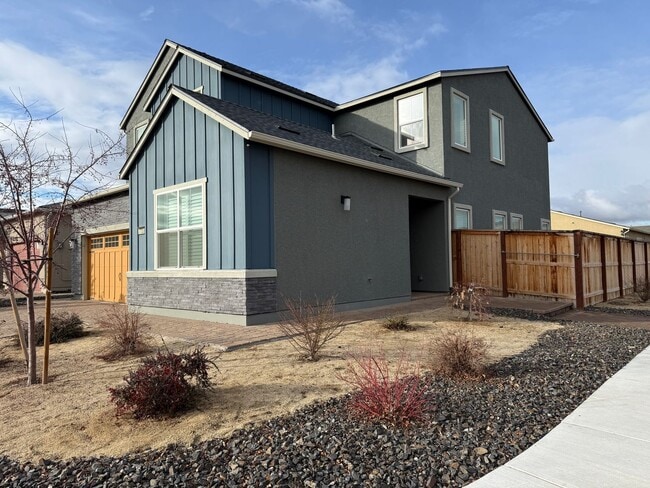 7733 Boulder Falls Dr in Sparks, NV - Building Photo - Building Photo