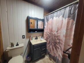 22 Loughlin Dr, Unit #2 Side Apartment in Shirley, NY - Building Photo - Building Photo