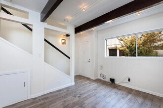 4040 Grand View Blvd, Unit 15 in Los Angeles, CA - Building Photo - Building Photo