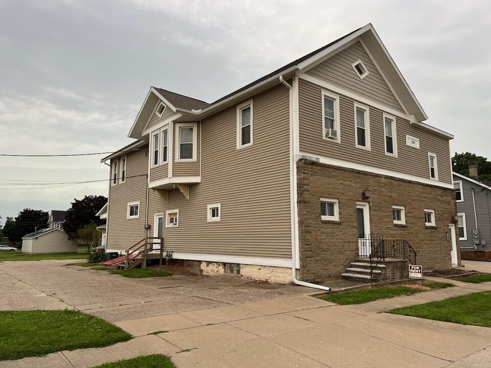 134 N Main St in Walcott, IA - Building Photo