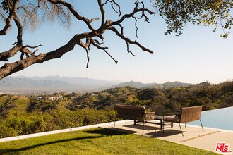 13331 Mulholland Dr in Beverly Hills, CA - Building Photo - Building Photo