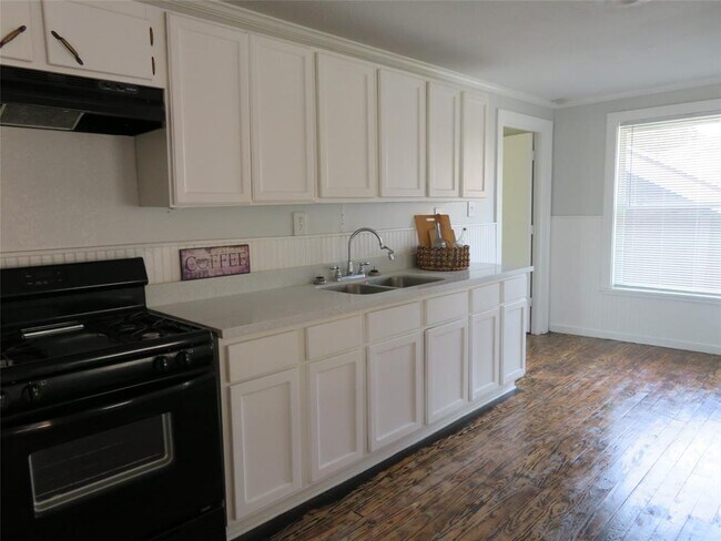 4731 Walker St photo'