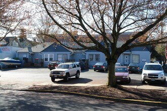 624 NW 18th Ave in Portland, OR - Building Photo - Building Photo