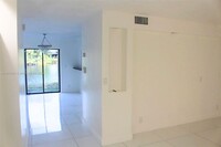 232 Wimbledon Lakes Dr in Plantation, FL - Building Photo - Building Photo