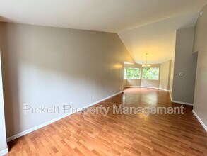 1081 NE Shadybrook Ct in Bremerton, WA - Building Photo - Building Photo
