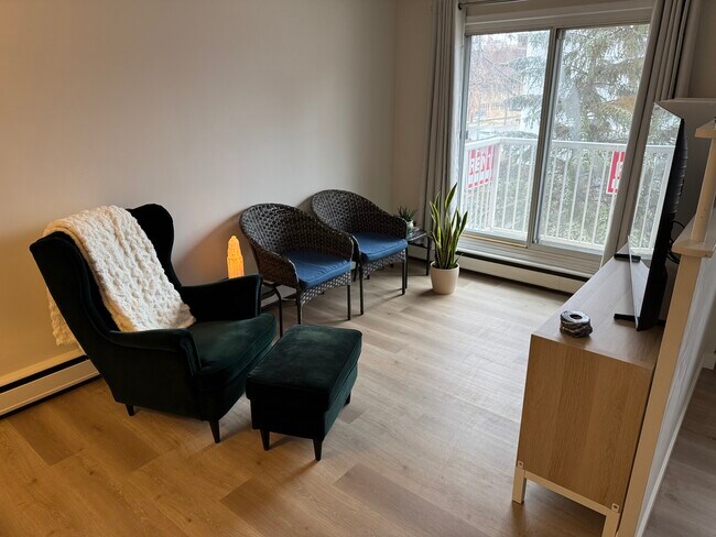 306 21 Av SW, Unit 302 in Calgary, AB - Building Photo - Building Photo