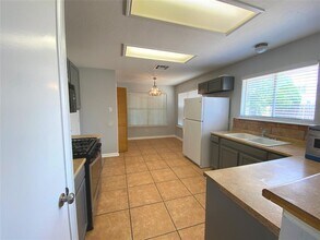 2308 Wright Cir in Round Rock, TX - Foto de edificio - Building Photo