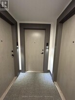 130 River St in Toronto, ON - Building Photo