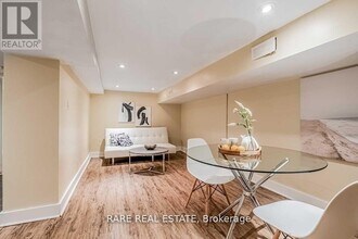 1993 Dufferin St in Toronto, ON - Building Photo - Building Photo