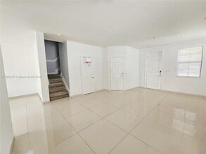 3497 W 92nd Pl in Hialeah, FL - Building Photo - Building Photo