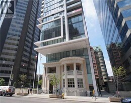 426 University Ave in Toronto, ON - Building Photo
