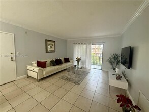 10413 N Kendall Dr in Miami, FL - Building Photo - Building Photo