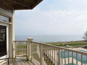 4110 S Lake Dr, Unit 341B in St. Francis, WI - Building Photo - Building Photo