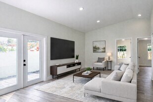 1012 NE 17th Ct, Unit 3 in Fort Lauderdale, FL - Building Photo