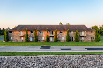 Casaloma Creek Apartments in Appleton, WI - Building Photo - Building Photo