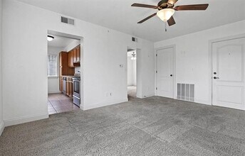 100 Grandview Ct in Iowa City, IA - Building Photo - Building Photo