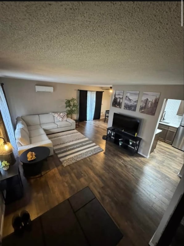 308 W 6th St, Unit 1 in The Dalles, OR - Foto de edificio - Building Photo