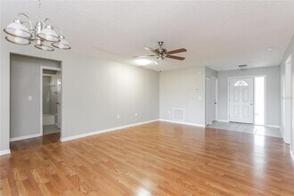 5801 Pauma Pl in Sarasota, FL - Building Photo - Building Photo