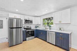 1517 E Giddens Ave in Tampa, FL - Building Photo