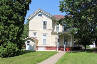 920 High St in Grinnell, IA - Building Photo - Building Photo