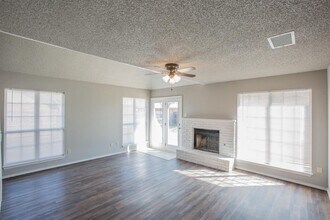 302 N Englewood Ave in Lubbock, TX - Building Photo - Building Photo