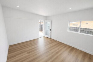 5258 Tipton St in San Diego, CA - Building Photo