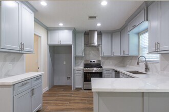 409 Oaklawn St in League City, TX - Building Photo - Building Photo