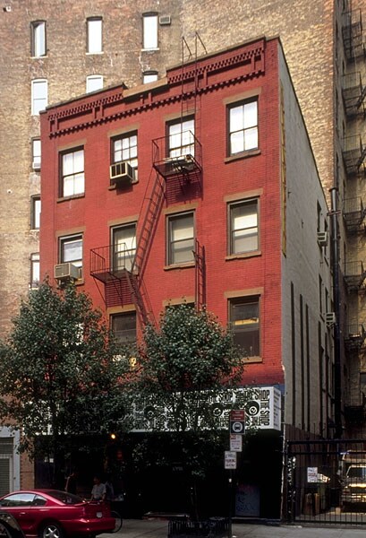 105 E 9th St