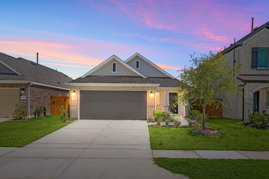21670 Wave Holw Dr in Cypress, TX - Building Photo