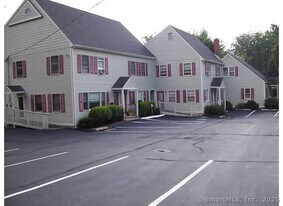 2257 Boston Post Rd in Guilford, CT - Building Photo
