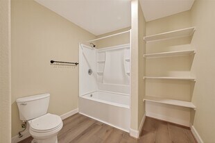 7430 Spencer Hwy in Pasadena, TX - Building Photo