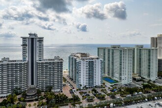 Commodore Condominium in Fort Lauderdale, FL - Building Photo - Building Photo