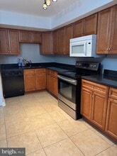 9249 Byrd Dr in Manassas, VA - Foto de edificio - Building Photo