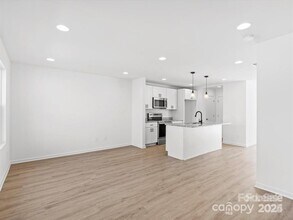 3799 Herman Sipe Rd in Conover, NC - Building Photo - Building Photo