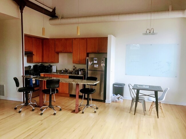 2041 W North Ave in Chicago, IL - Building Photo - Building Photo