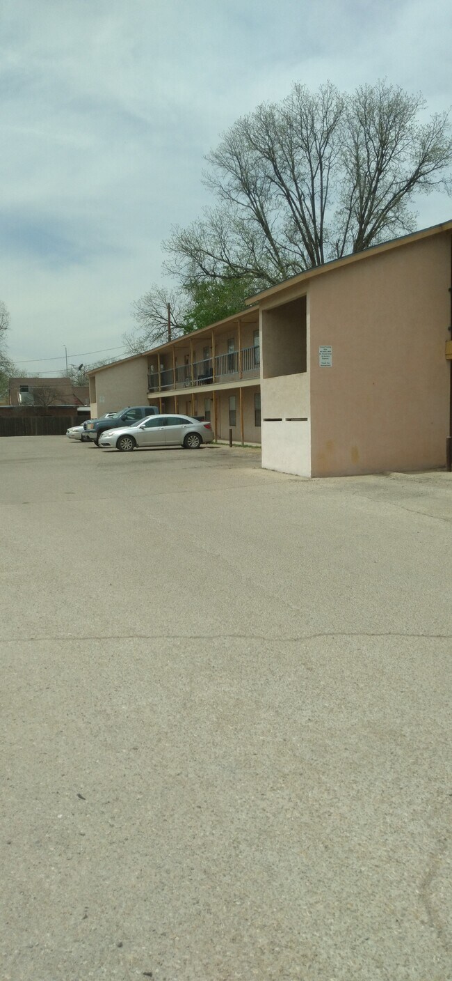 921 Franklin St Apartments and Nearby Carlsbad Apartments For Rent