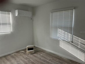 21828 Virginia Dr in Astor, FL - Building Photo - Building Photo