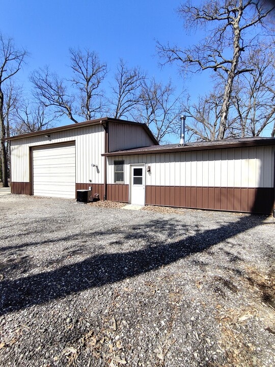 13010C River Rd in Plano, IL - Foto de edificio