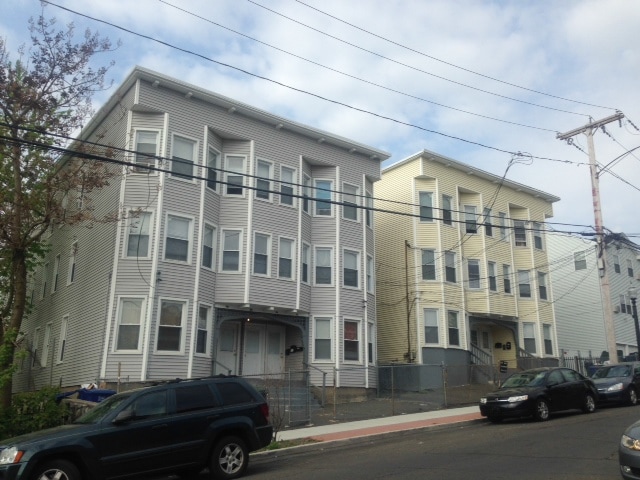 121 Madison Ave in Bridgeport, CT - Building Photo