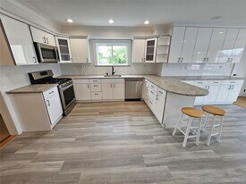 357 Hicksville Rd in Bethpage, NY - Building Photo
