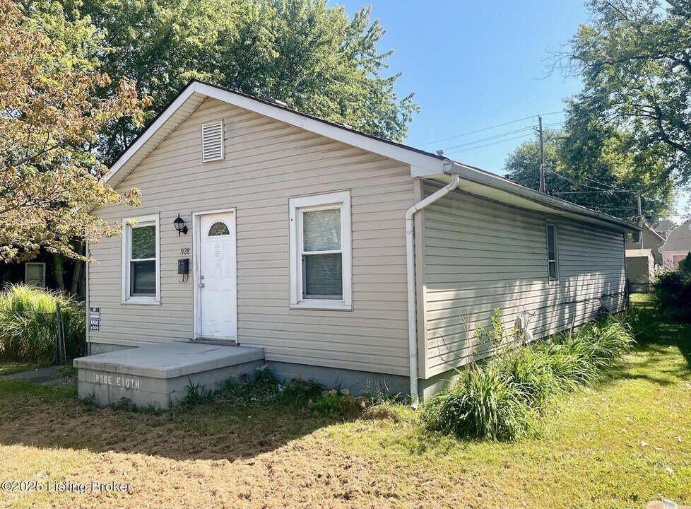 928 E 8th St in New Albany, IN - Building Photo
