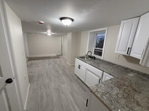 27 South St in Enfield, CT - Building Photo - Building Photo